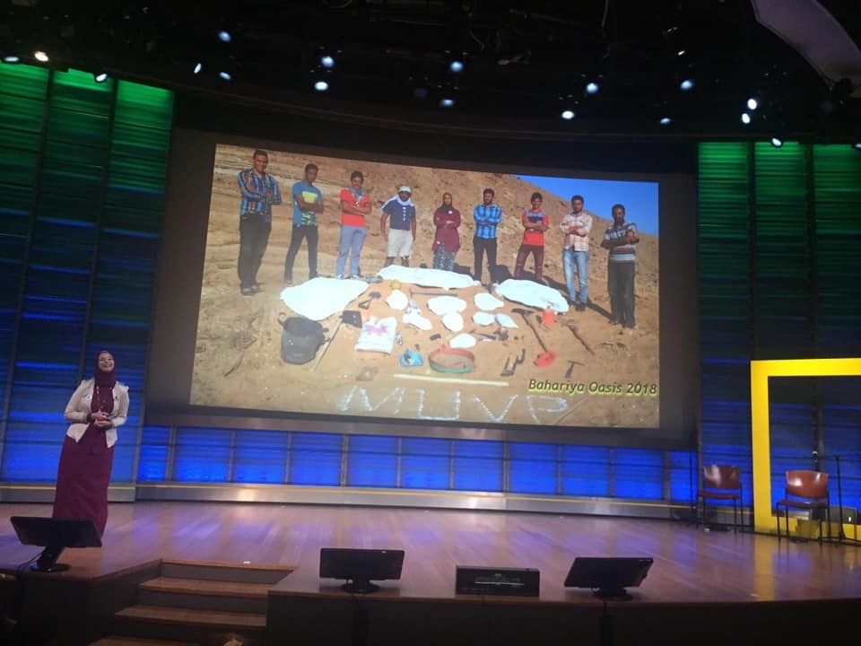 Dr. Sanaa El-Sayed, in front of the National Geographic headquarters in Washington, D.C., gave a lecture about Mansourasaurus and Egyptian dinosaurs at a festival titled “Queens of Egypt