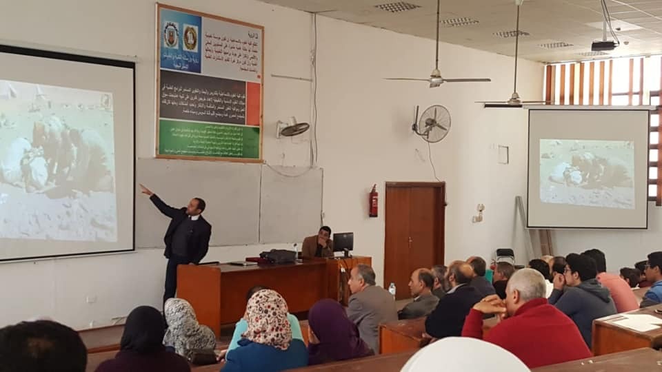 Professor Hesham Sallam talked about the discovery of Mansourasaurus at the Faculty of Science, Suez Canal University