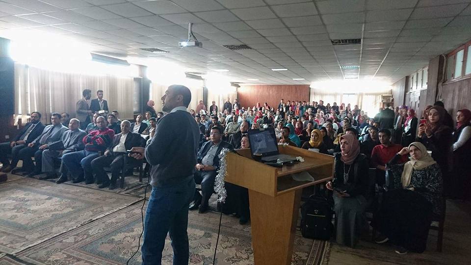 Professor Hesham Sallam talked about the discovery of Mansourasaurus at the Faculty of Science, Zagazig University